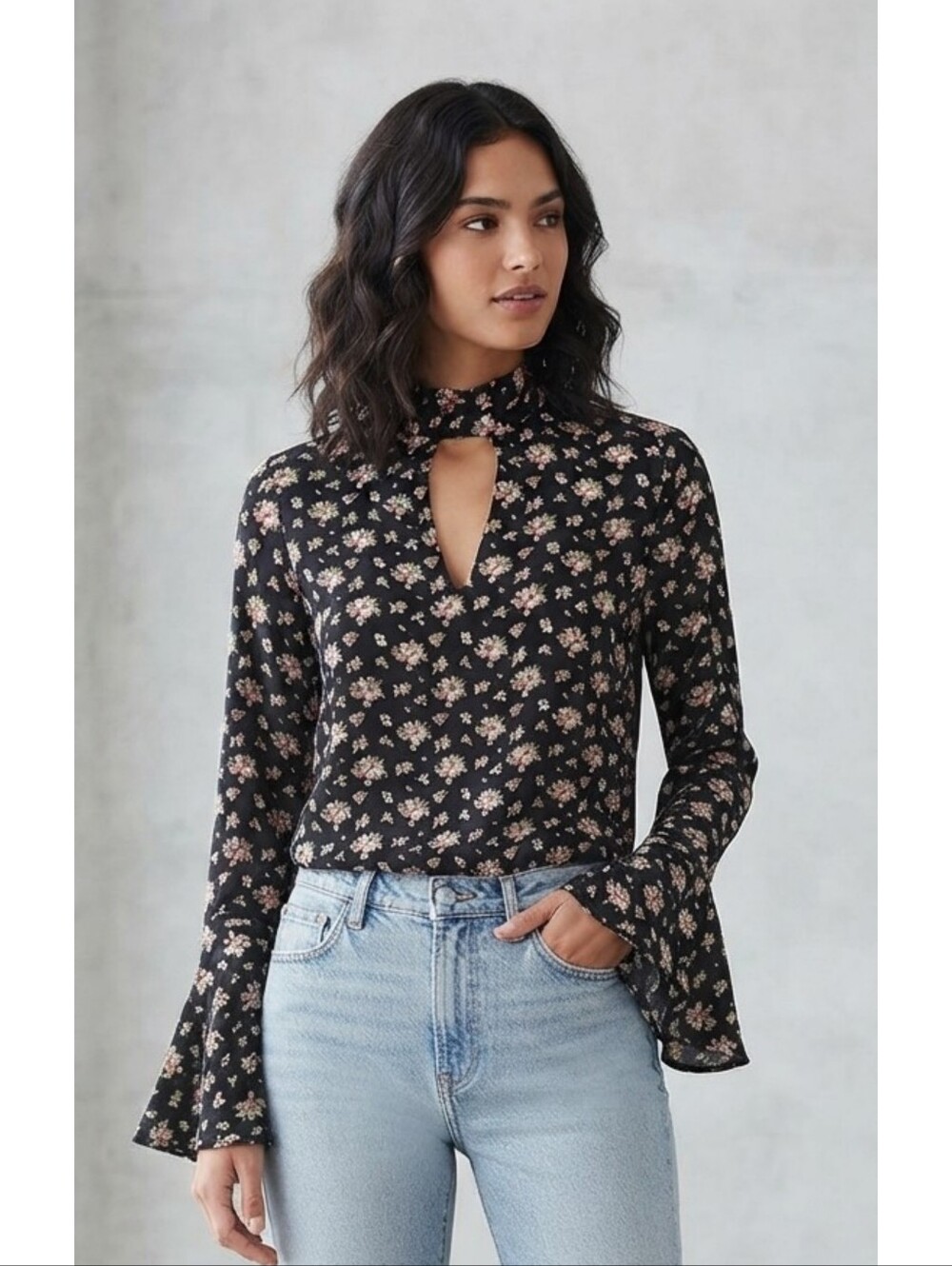 Forever 21 Flare sleeve Floral top Black Size M